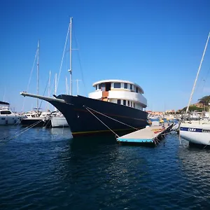  Botel Classic Yacht Yanika Yachting Watersport Ets Italia